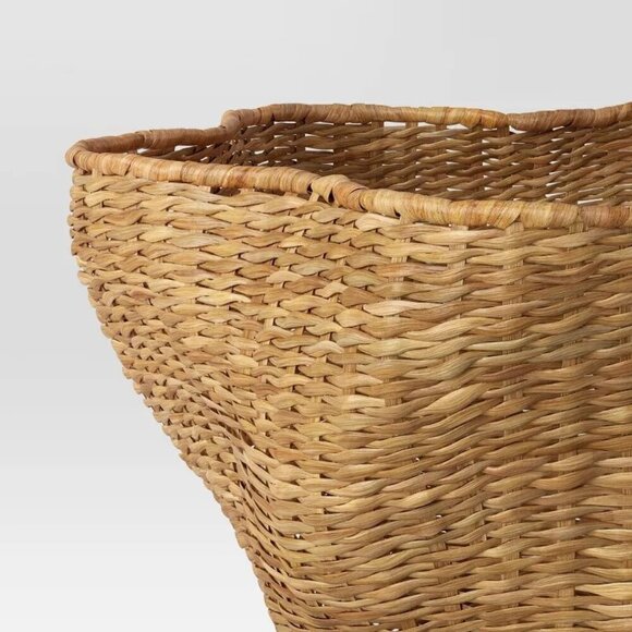Threshold Small Woven Scallop Edge Basket Lt Brown Wicker‎ - Target Spring 2025 - Picture 3 of 7
